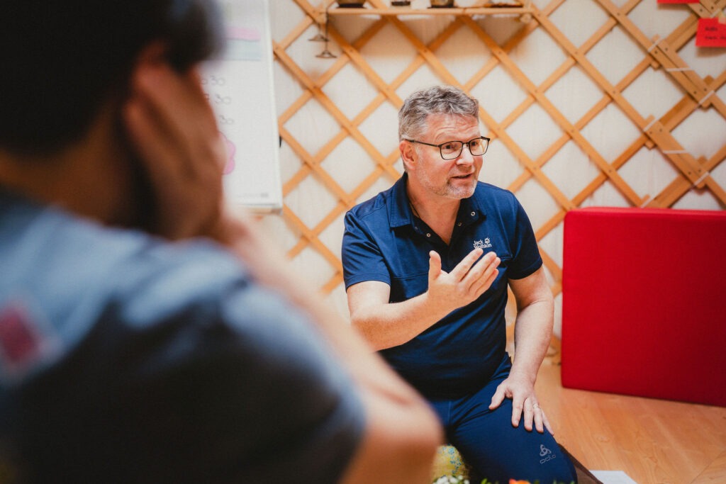 Mit Körpertherapie ins Glück! Therapie und Nachsorge-Seminare bei Depression, Burnout und Trauma sowie Missbrauch, Narzissmus und Mobbing in Offenburg.